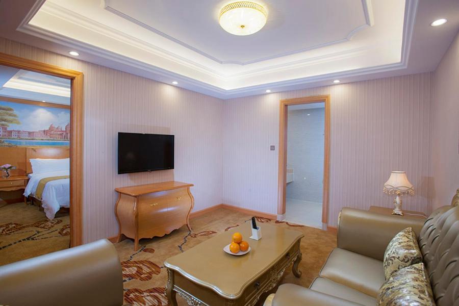 Vienna International Hotel Puning International Commodity City ภายนอก รูปภาพ